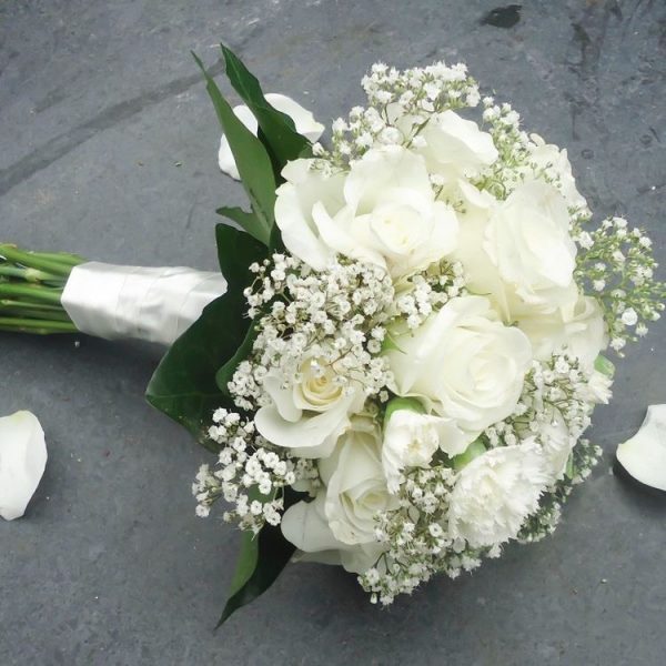 bó hoa cưới màu trắng đẹp