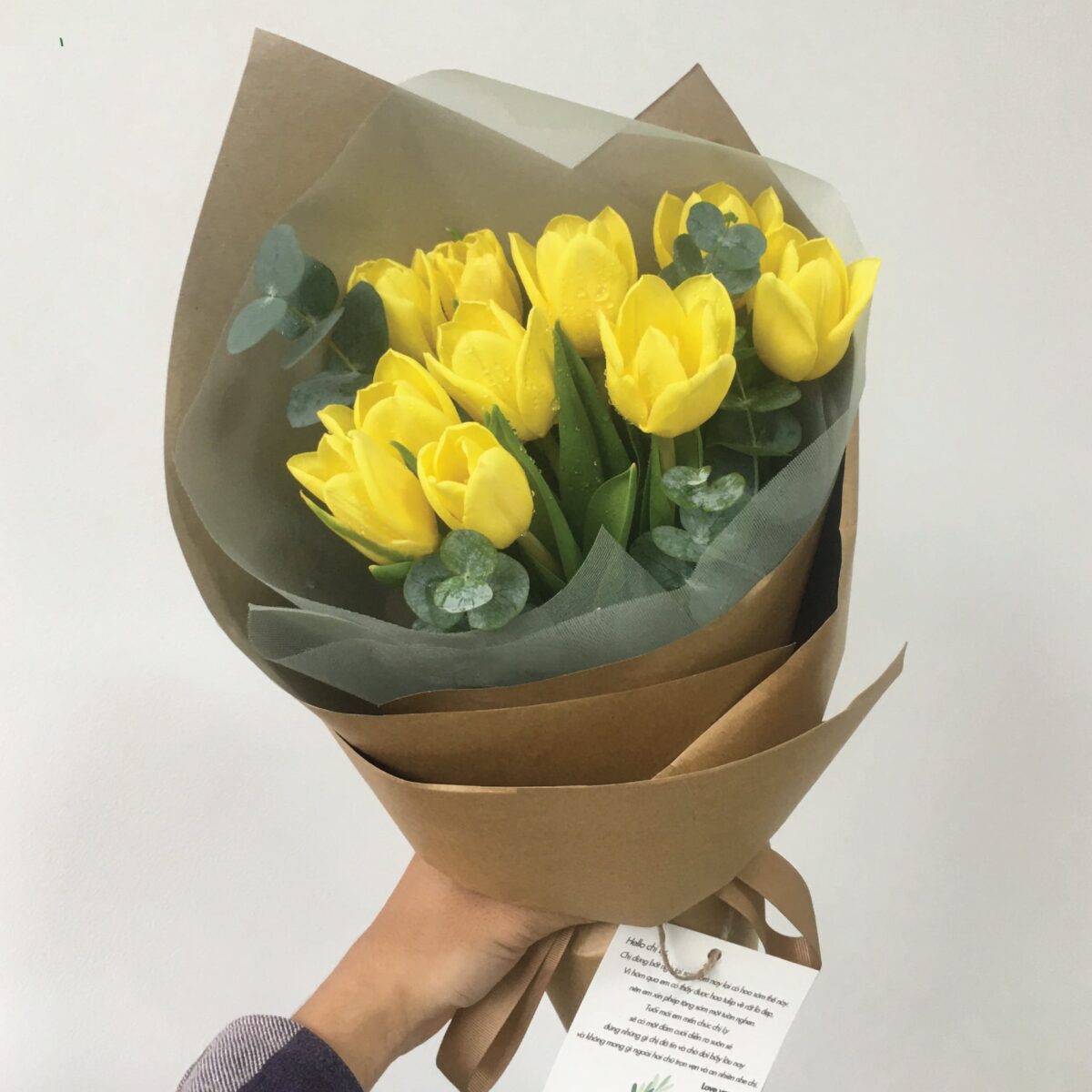 Bó Hoa Tulip màu vàng 10 bông - B22198 - Tiệm Hoa Bốn Mùa